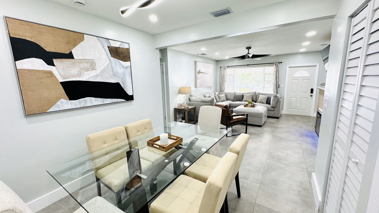 Photo of Livingroom in Lake Ridge