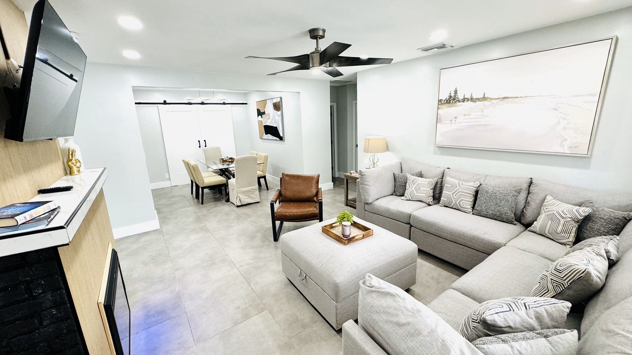 Photo of Livingroom in Lake Ridge