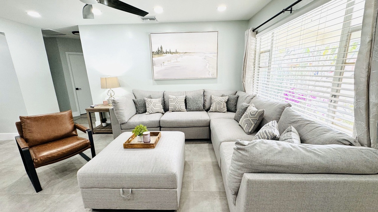 Photo of Livingroom in Lake Ridge