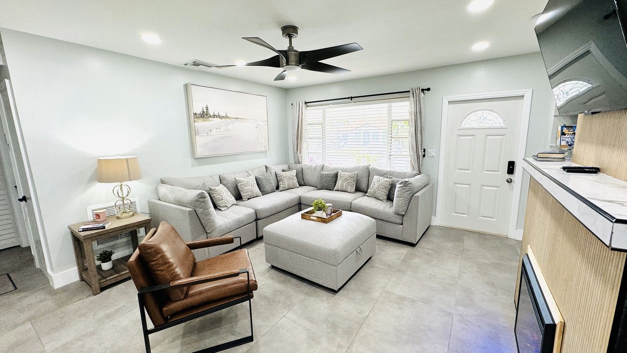 Photo of Livingroom in Lake Ridge