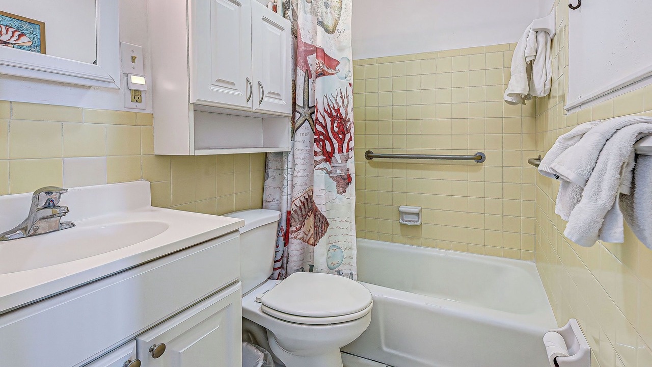 Photo of Bathroom in Golden Beach