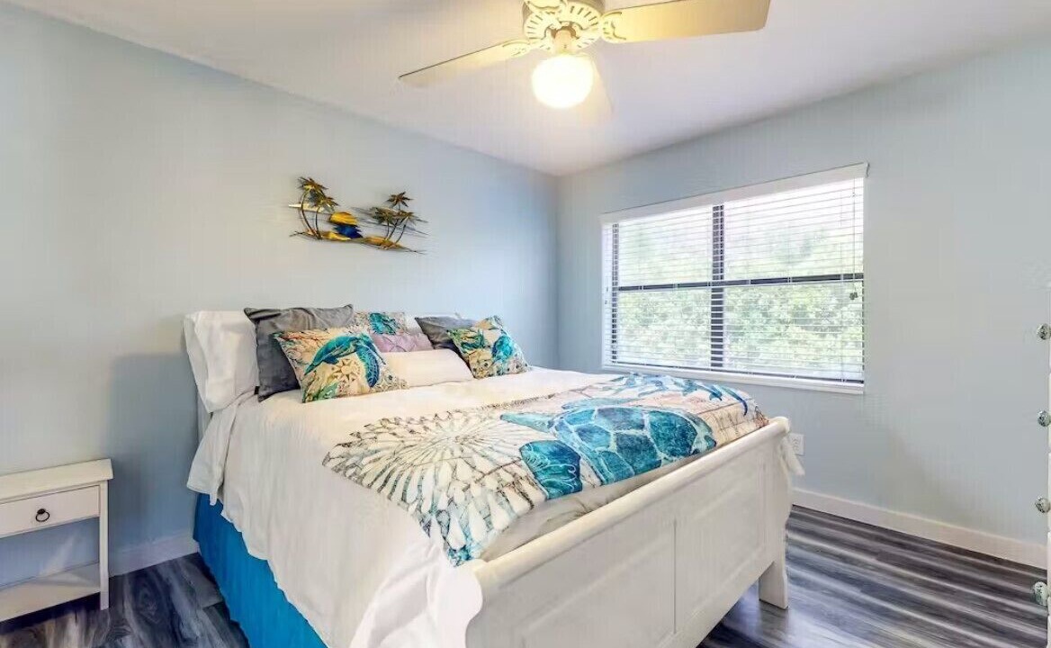 Photo of Bedroom in Putnam Hall