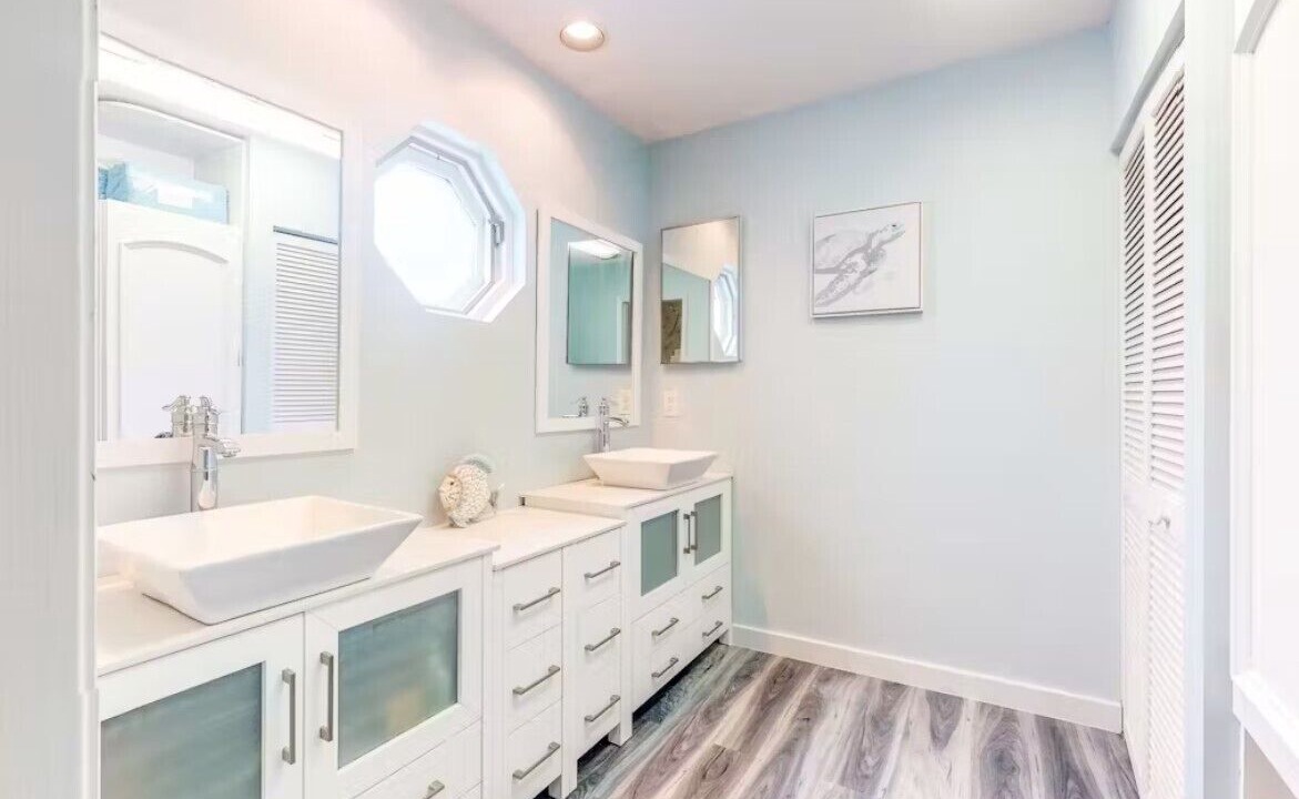 Photo of Bathroom in Putnam Hall