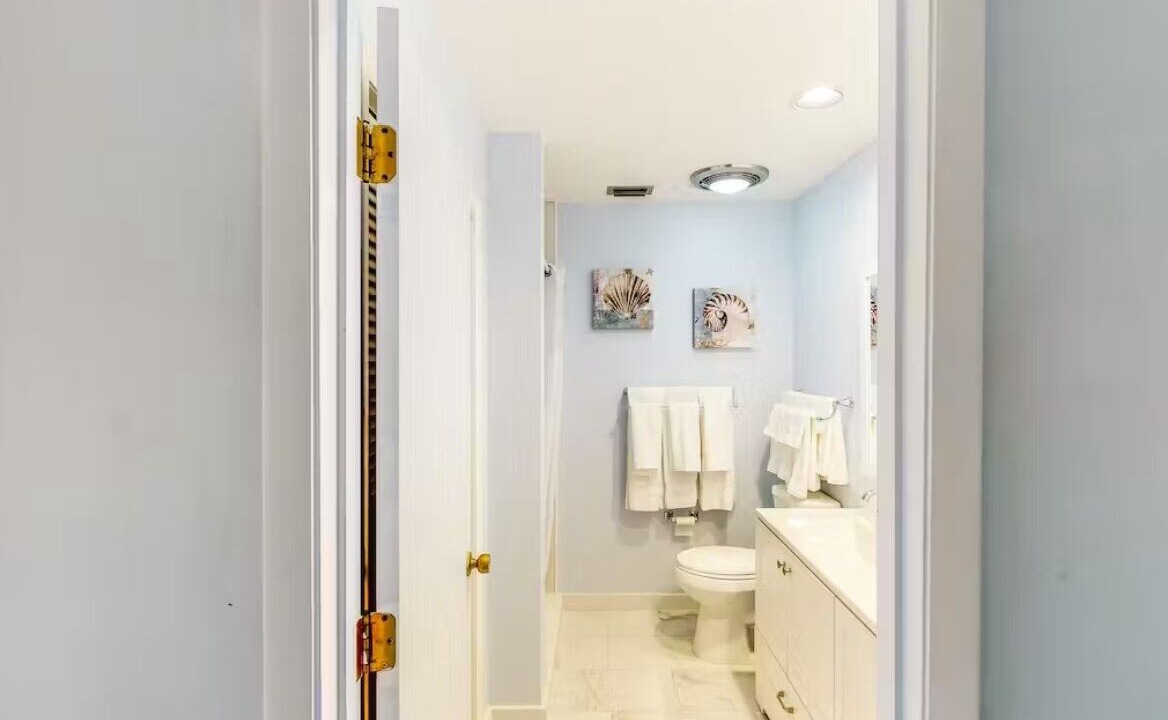 Photo of Bathroom in Putnam Hall