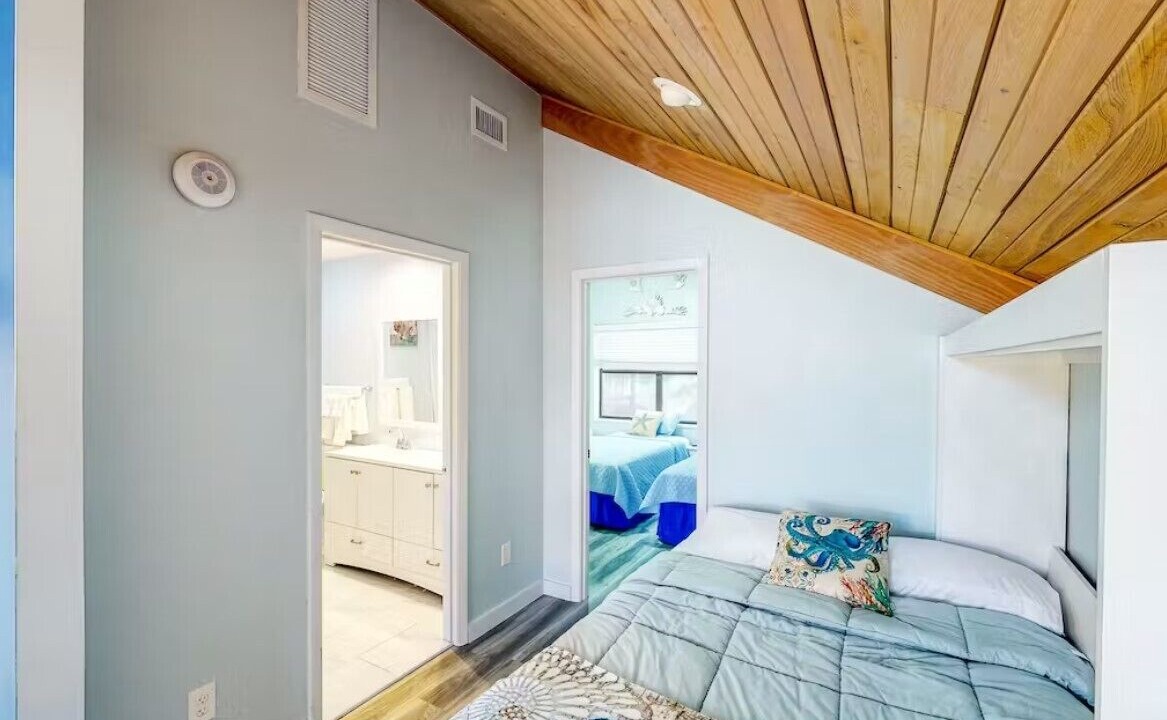 Photo of Bedroom in Putnam Hall
