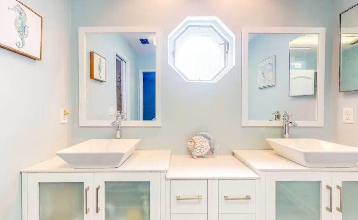 Photo of Bathroom in Putnam Hall
