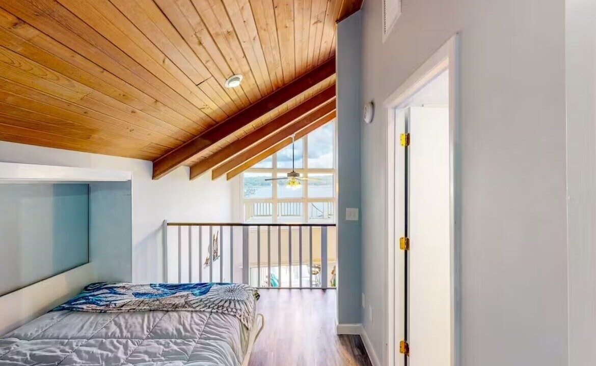Photo of Bedroom in Putnam Hall