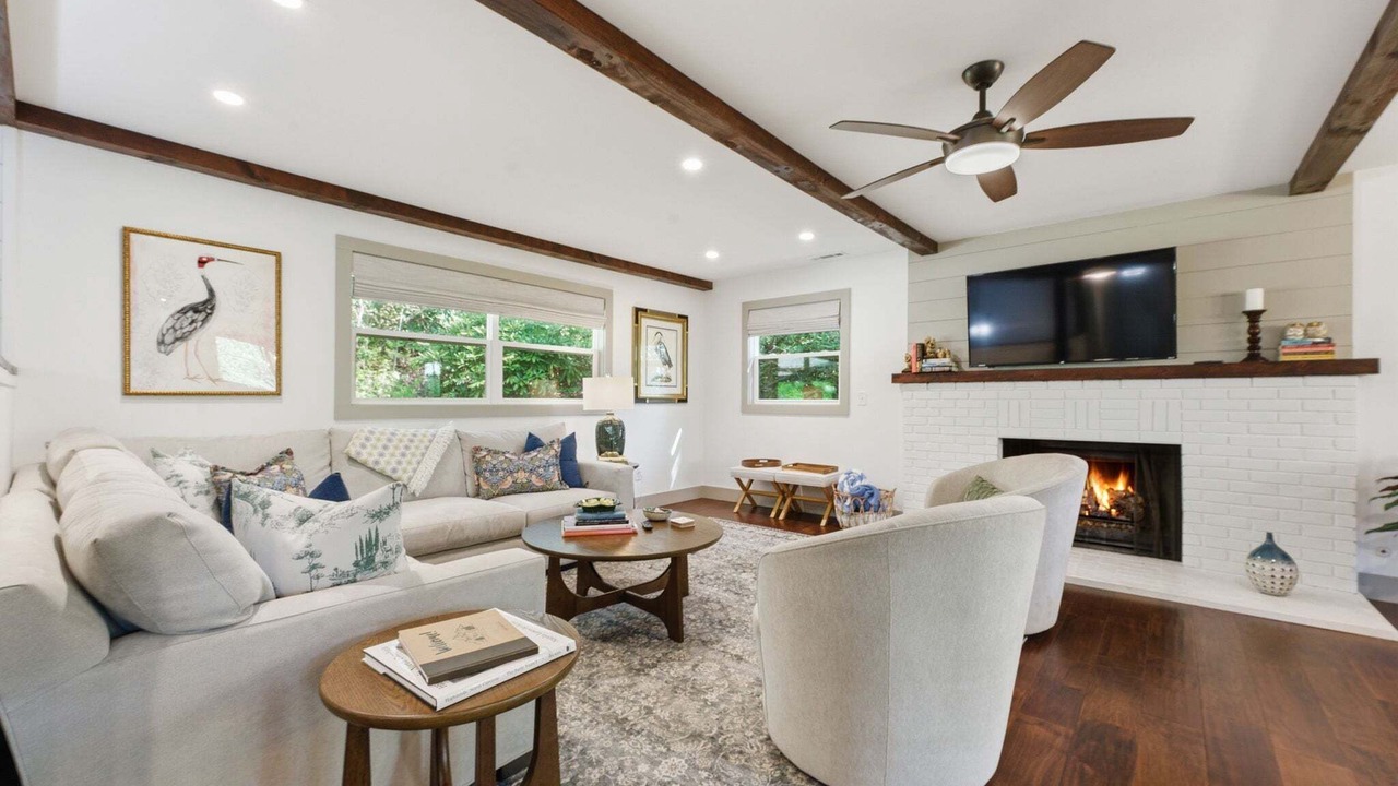 Photo of Livingroom in Highlands Hills