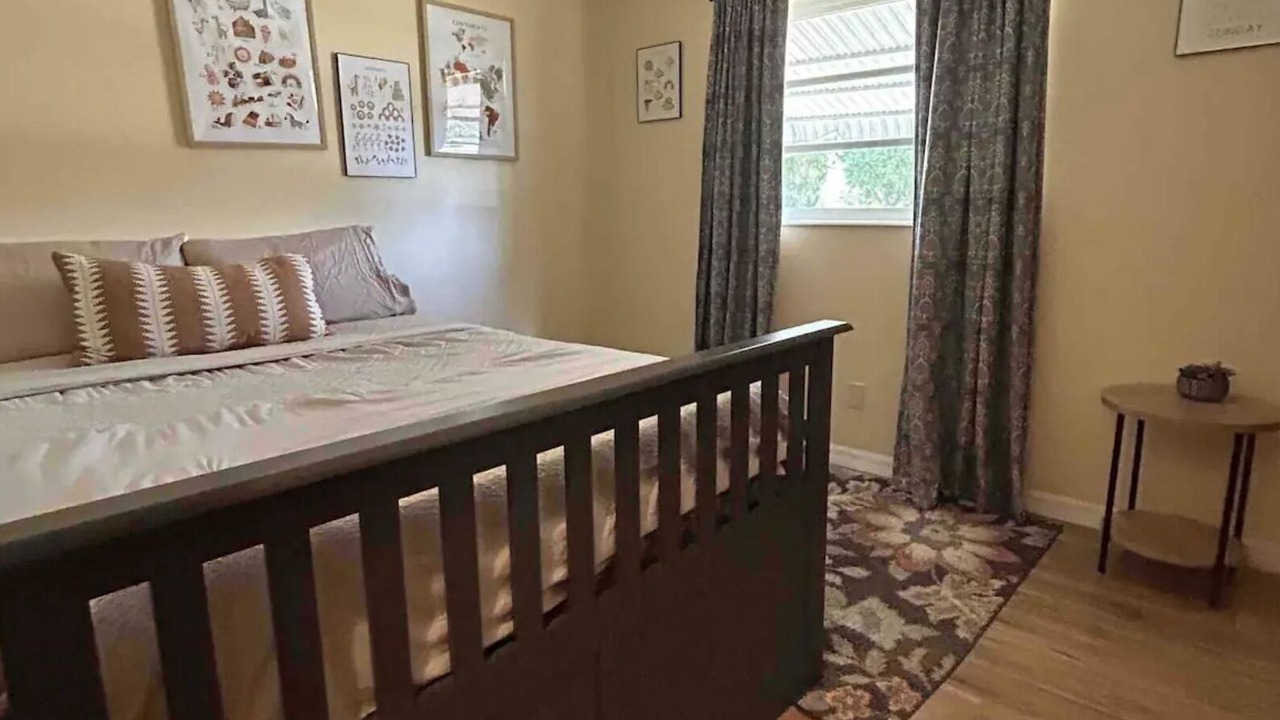 Photo of Bedroom in Venice Gardens