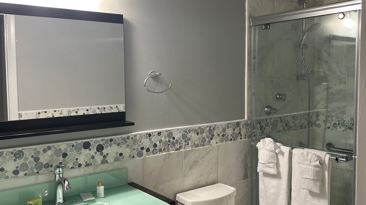 Photo of Bathroom in Laguna Shores