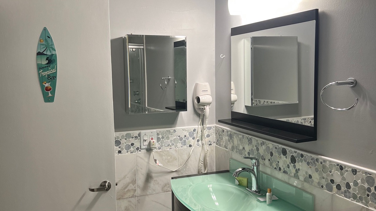 Photo of Bathroom in Laguna Shores