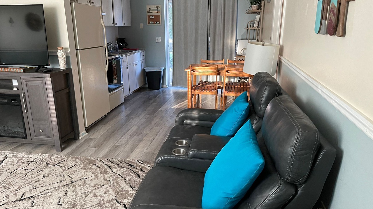 Photo of Livingroom in Hudson Beach Estates