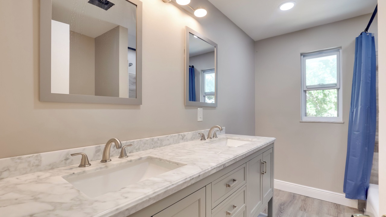 Photo of Bathroom in Orient Park