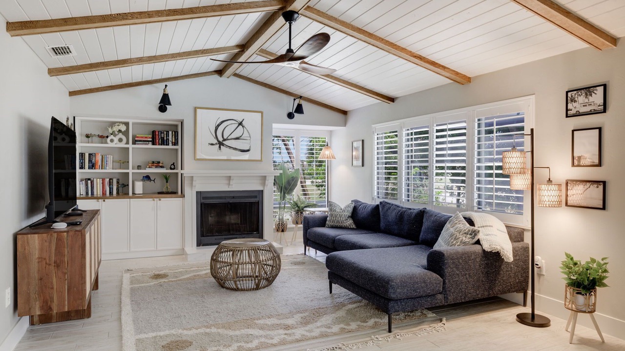 Photo of Livingroom in Beachview Country Club Estates