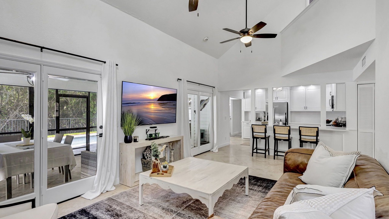 Photo of Livingroom in Jupiter Landing