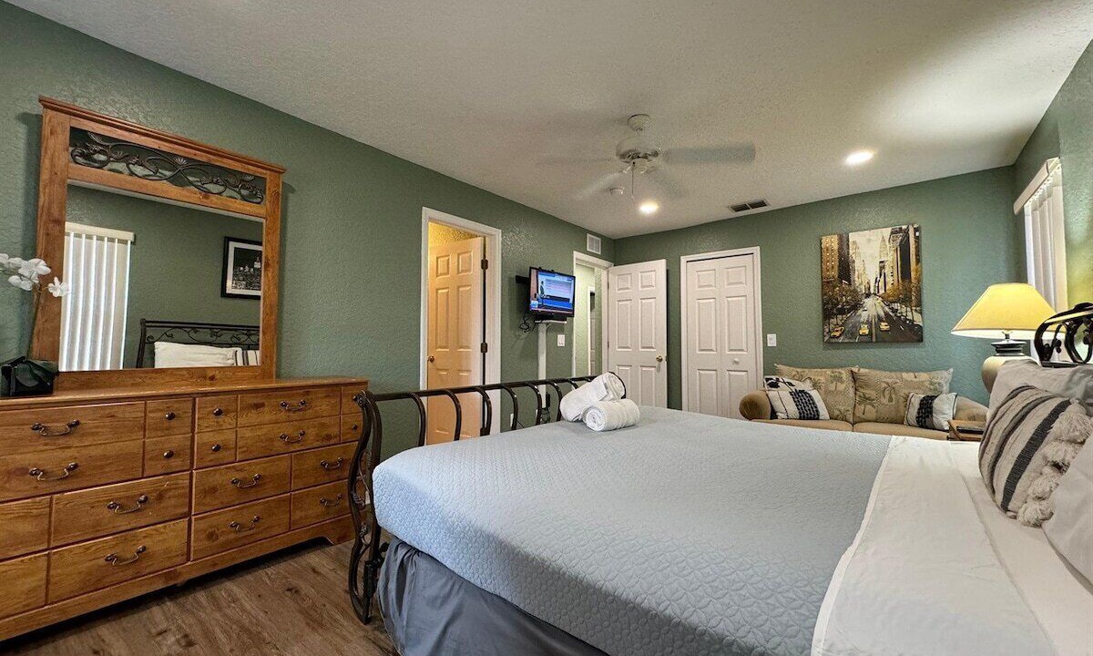 Photo of Bedroom in Regal Palms