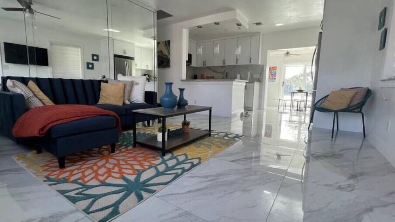 Photo of Livingroom in Pembroke Park