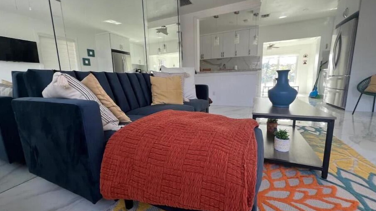 Photo of Livingroom in Pembroke Park