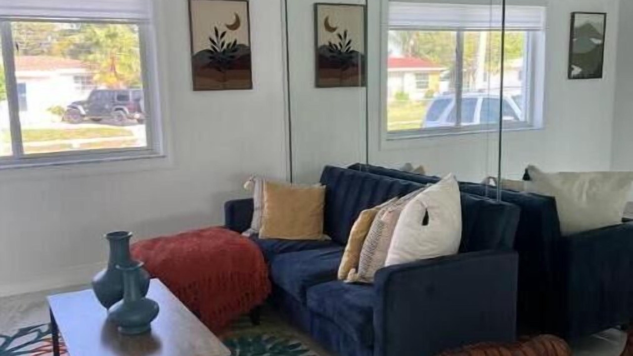 Photo of Livingroom in Pembroke Park