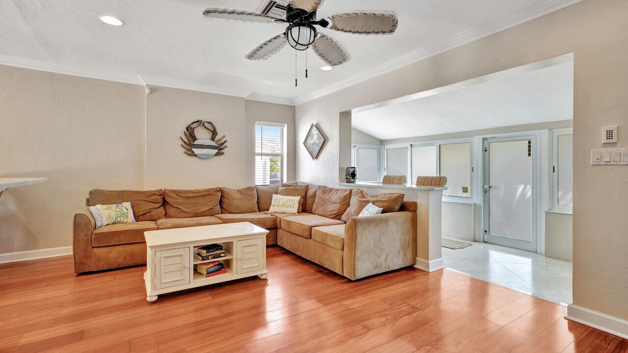 Photo of Livingroom in Lake Ridge