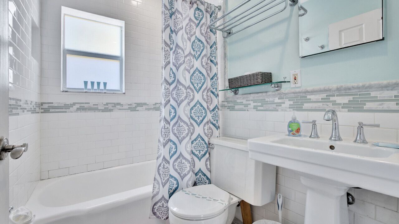 Photo of Bathroom in Lake Ridge