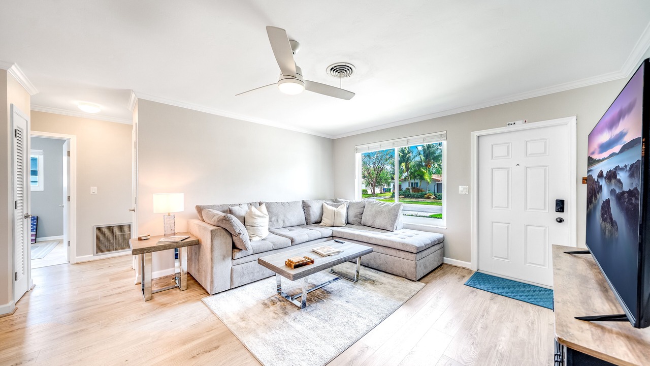 Photo of Livingroom in Imperial Point