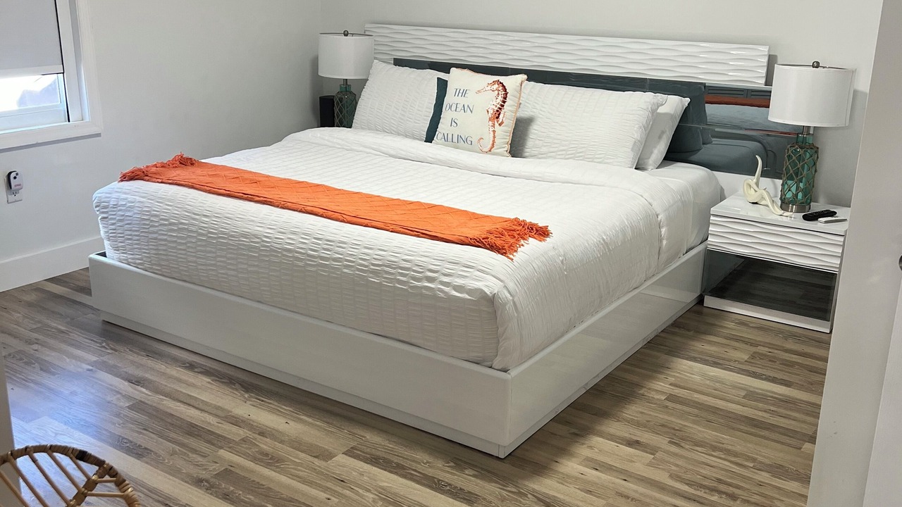 Photo of Bedroom in Ludlam