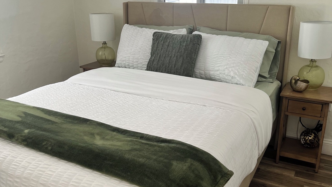 Photo of Bedroom in Ludlam