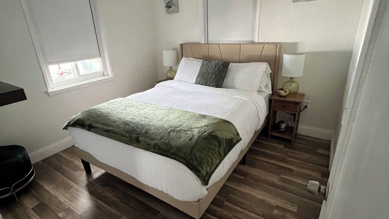 Photo of Bedroom in Ludlam
