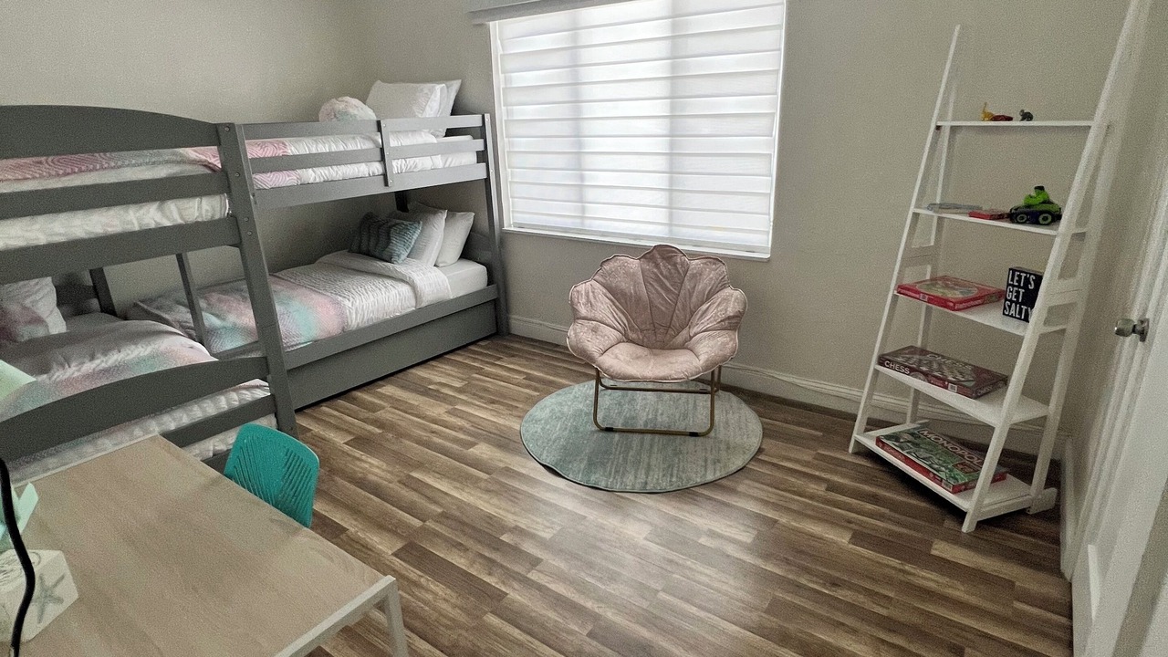 Photo of Bedroom in Ludlam