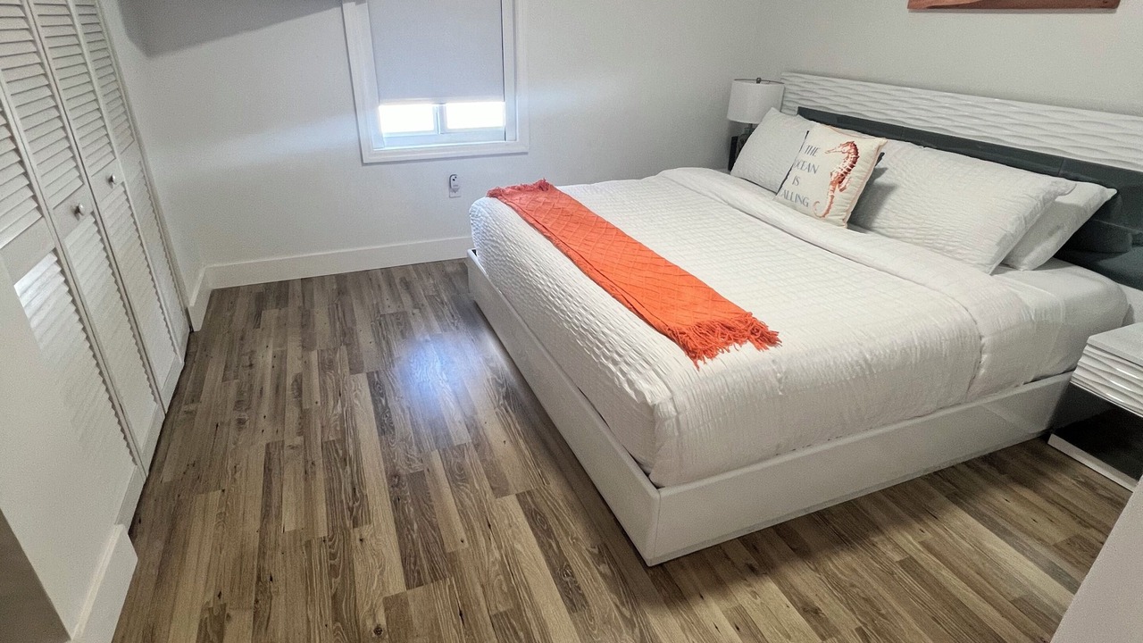 Photo of Bedroom in Ludlam