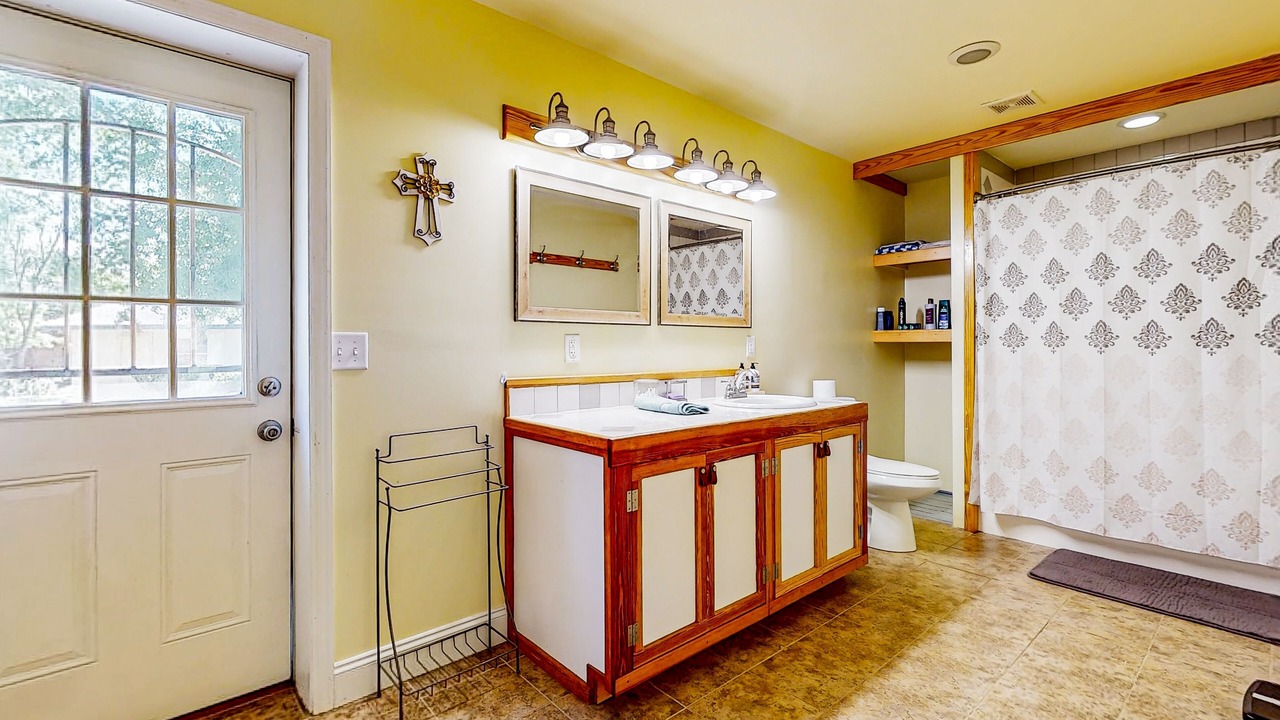 Photo of Bathroom in Fort King District