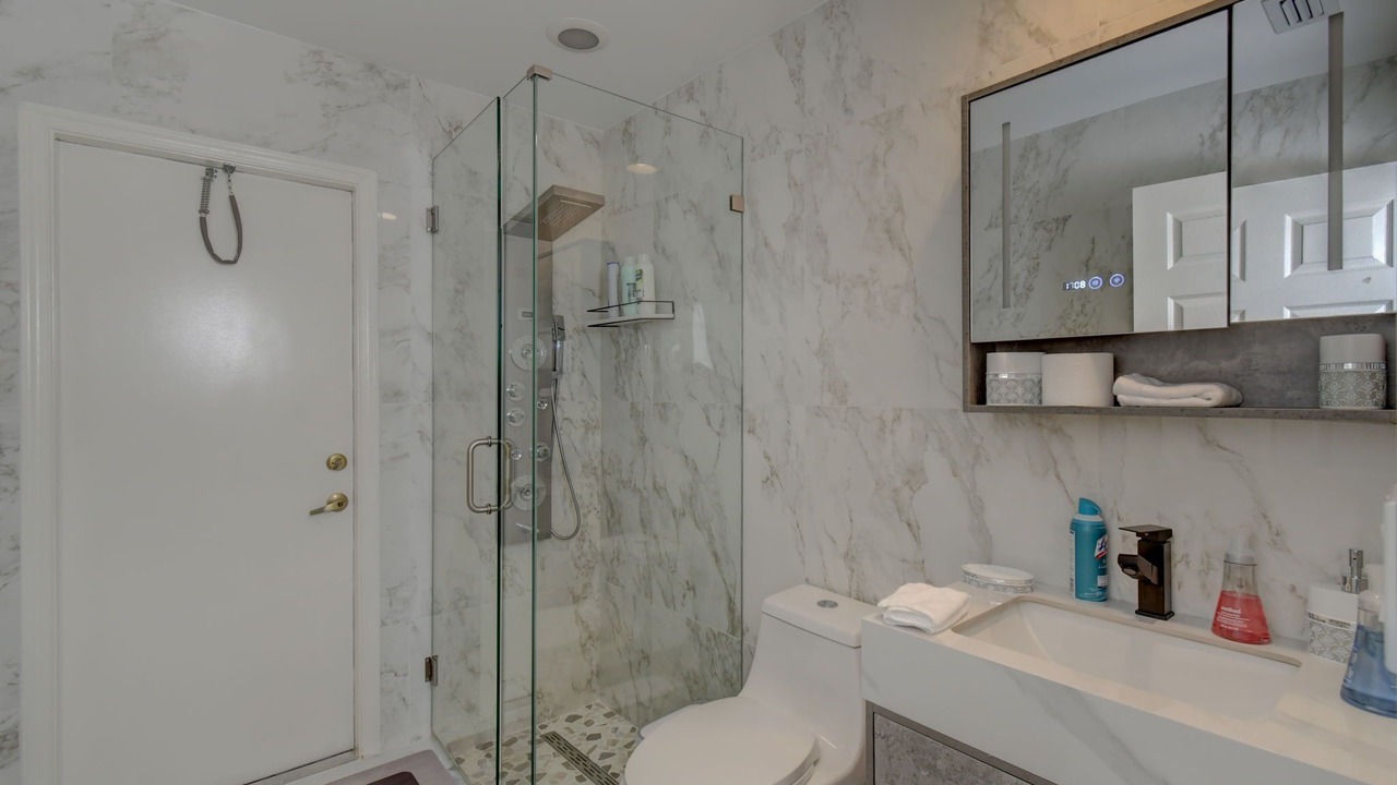 Photo of Bathroom in Greenview Shores