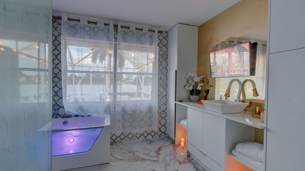 Photo of Bathroom in Greenview Shores