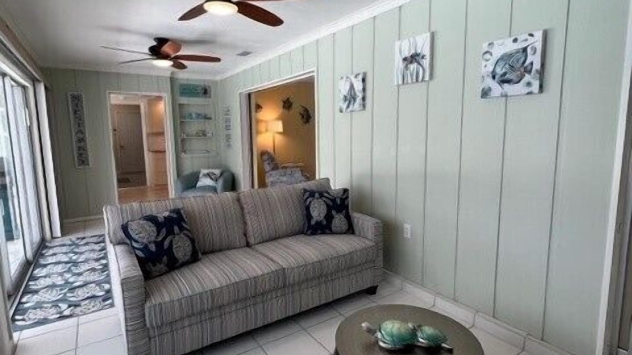 Photo of Livingroom in Gulf Gate Woods