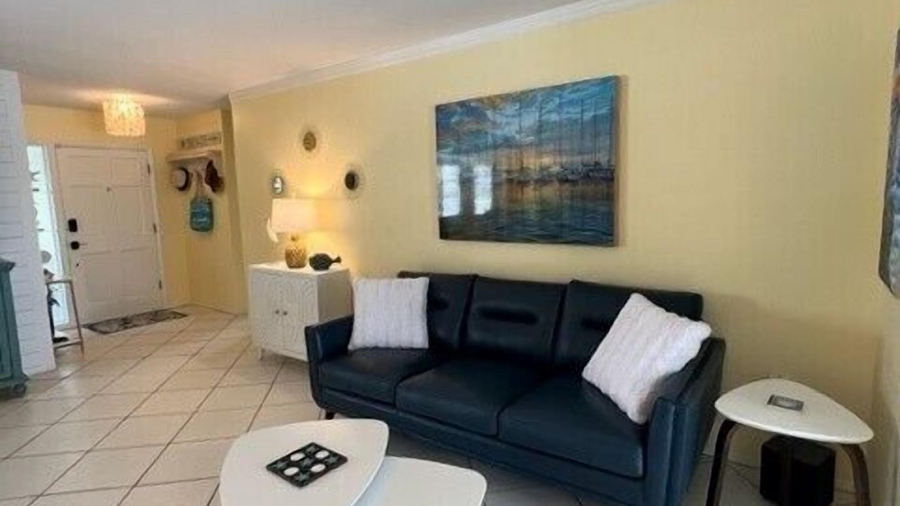 Photo of Livingroom in Gulf Gate Woods