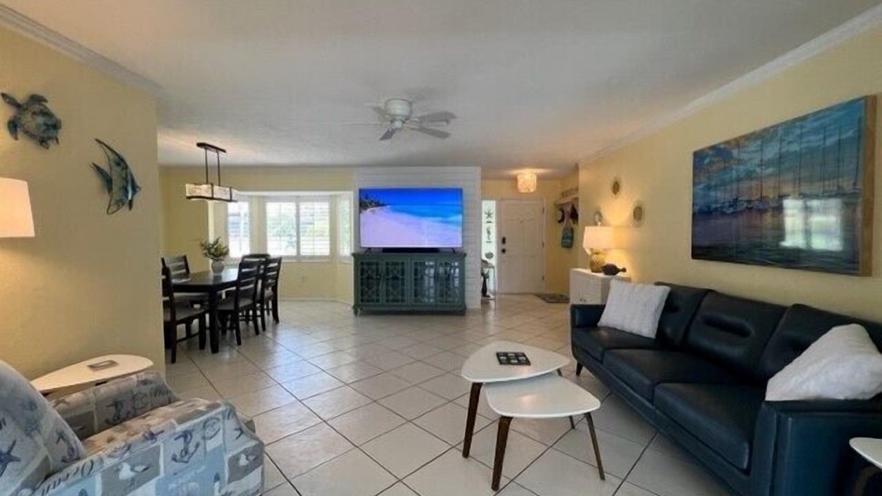 Photo of Livingroom in Gulf Gate Woods