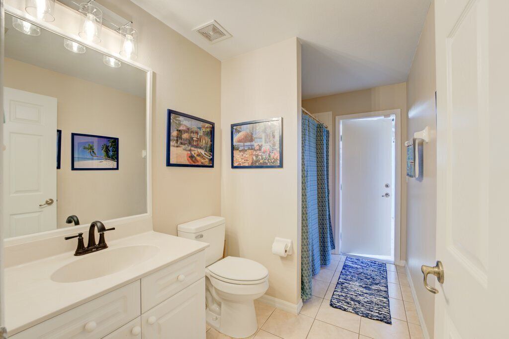 Photo of Bathroom in Jacarandas