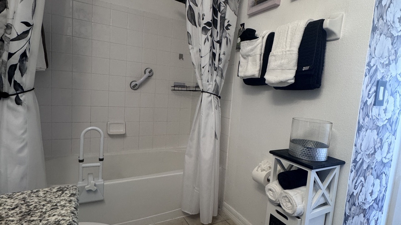 Photo of Bathroom in Lake Berkley