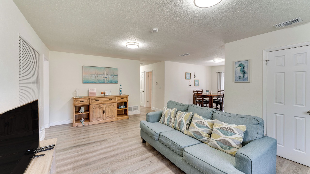 Photo of Livingroom in Greenbriar Estates