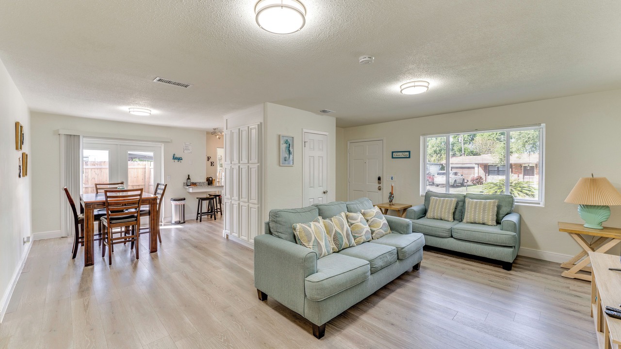 Photo of Livingroom in Greenbriar Estates