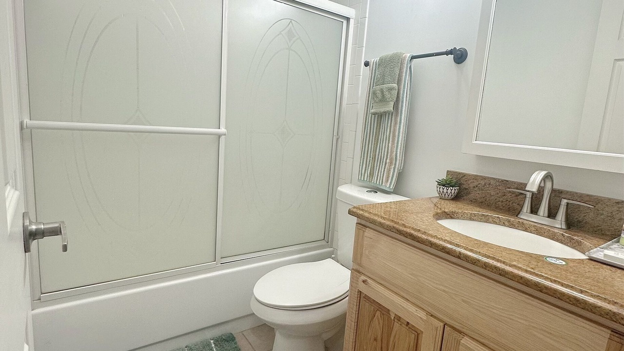 Photo of Bathroom in Golden Gate