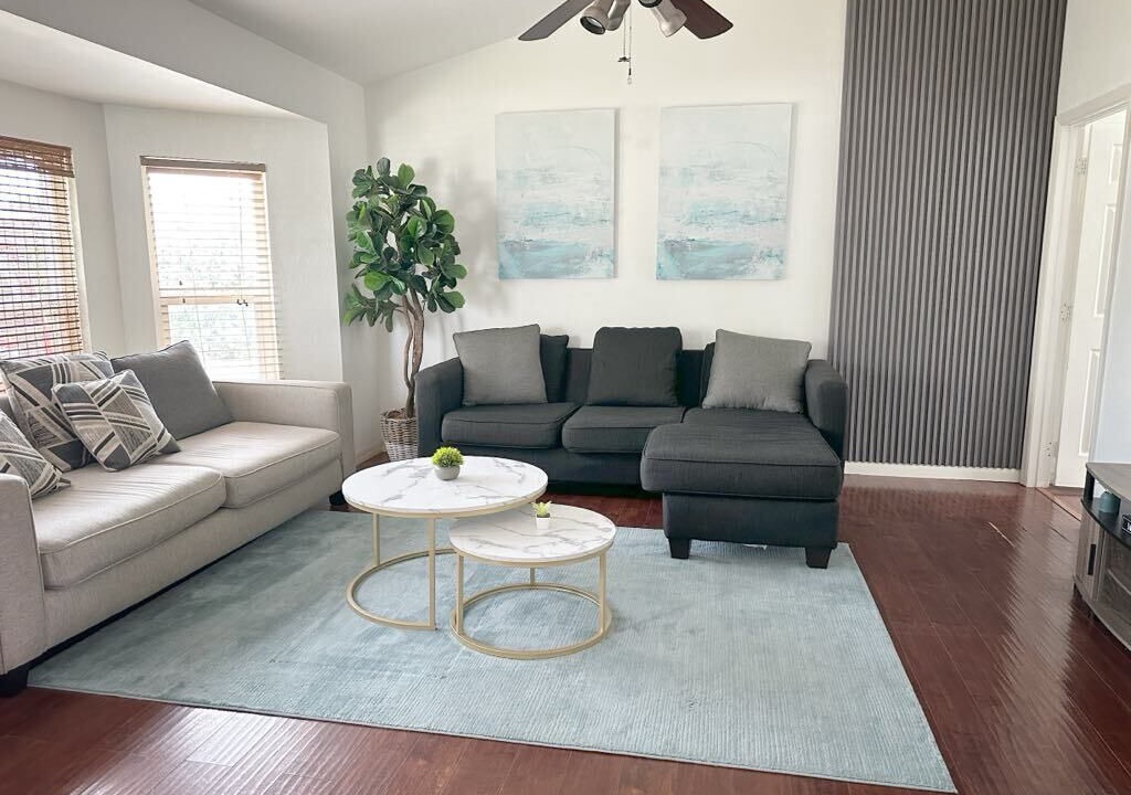 Photo of Livingroom in Golden Gate