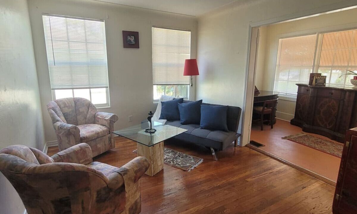 Photo of Livingroom in Crescent Lake