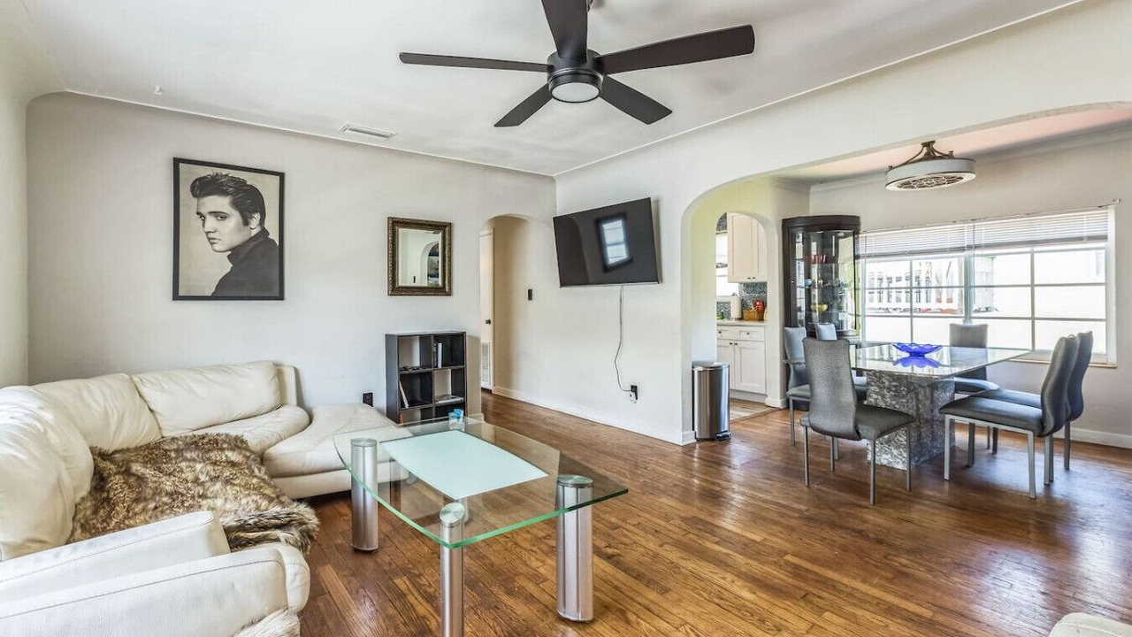 Photo of Livingroom in Crescent Lake