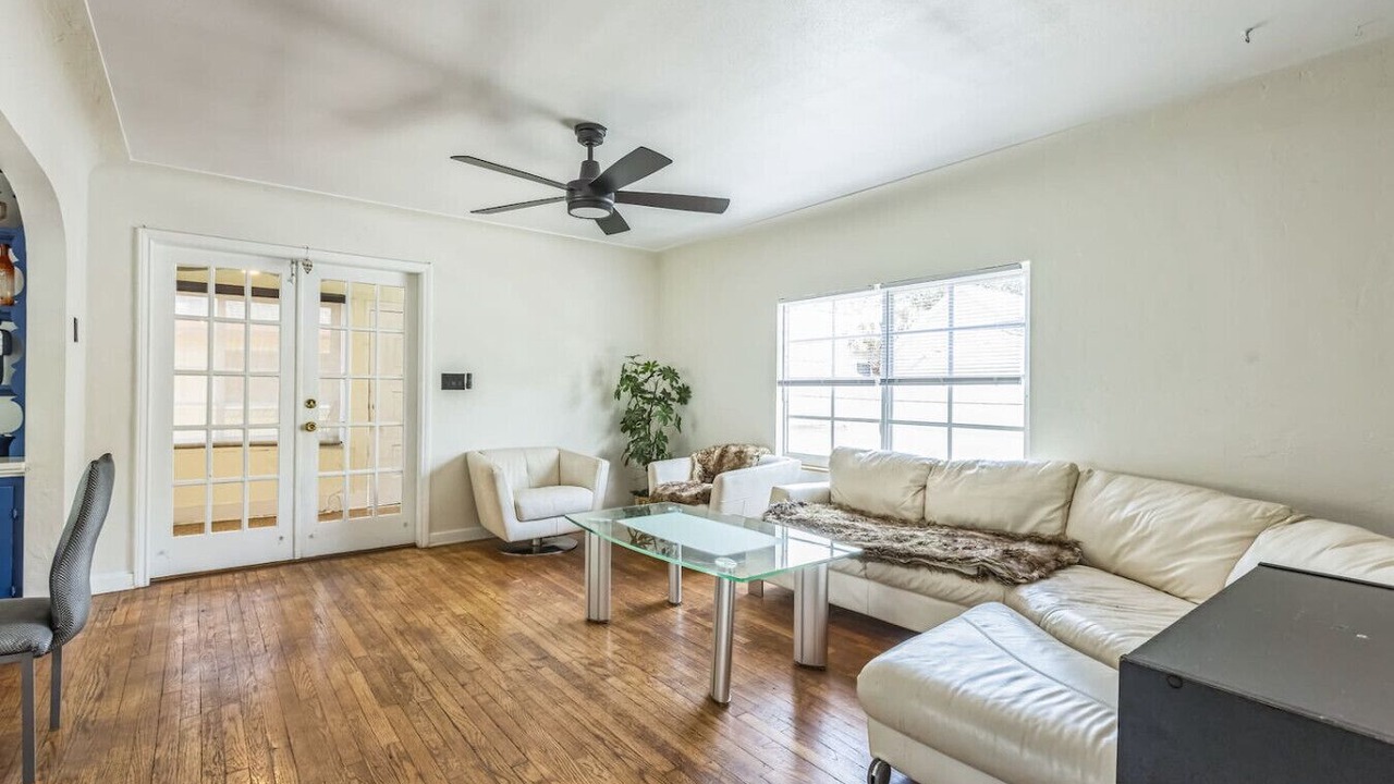 Photo of Livingroom in Crescent Lake