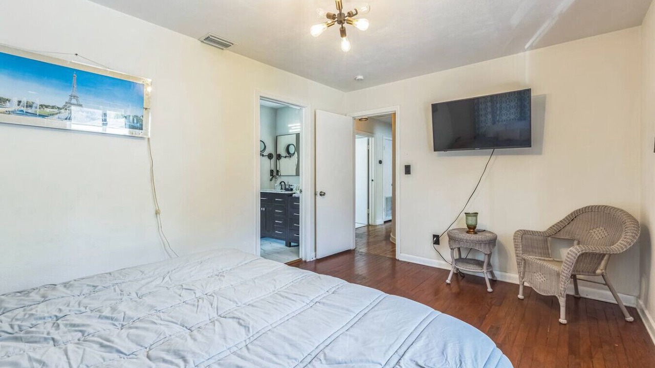 Photo of Bedroom in Crescent Lake