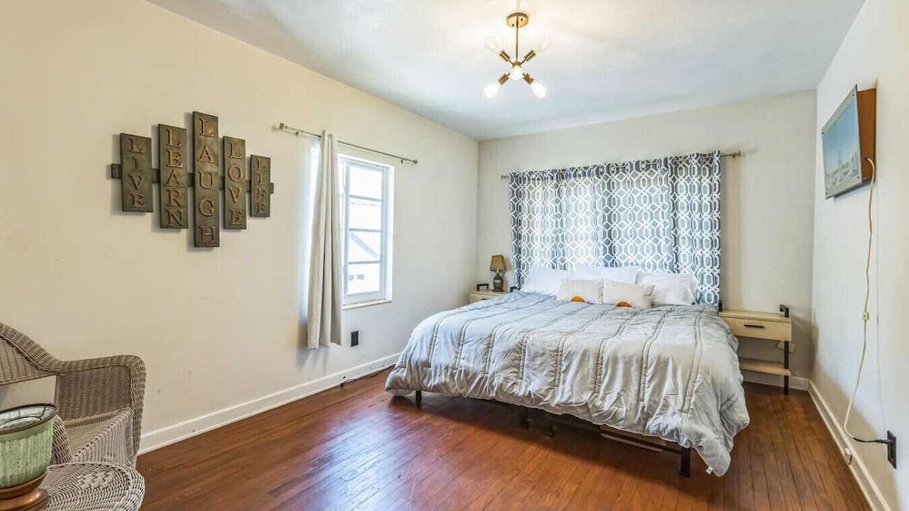 Photo of Bedroom in Crescent Lake