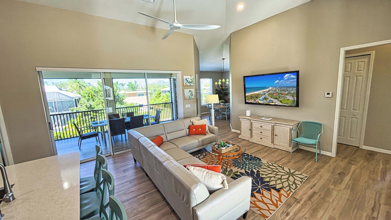 Photo of Livingroom in Mid Island