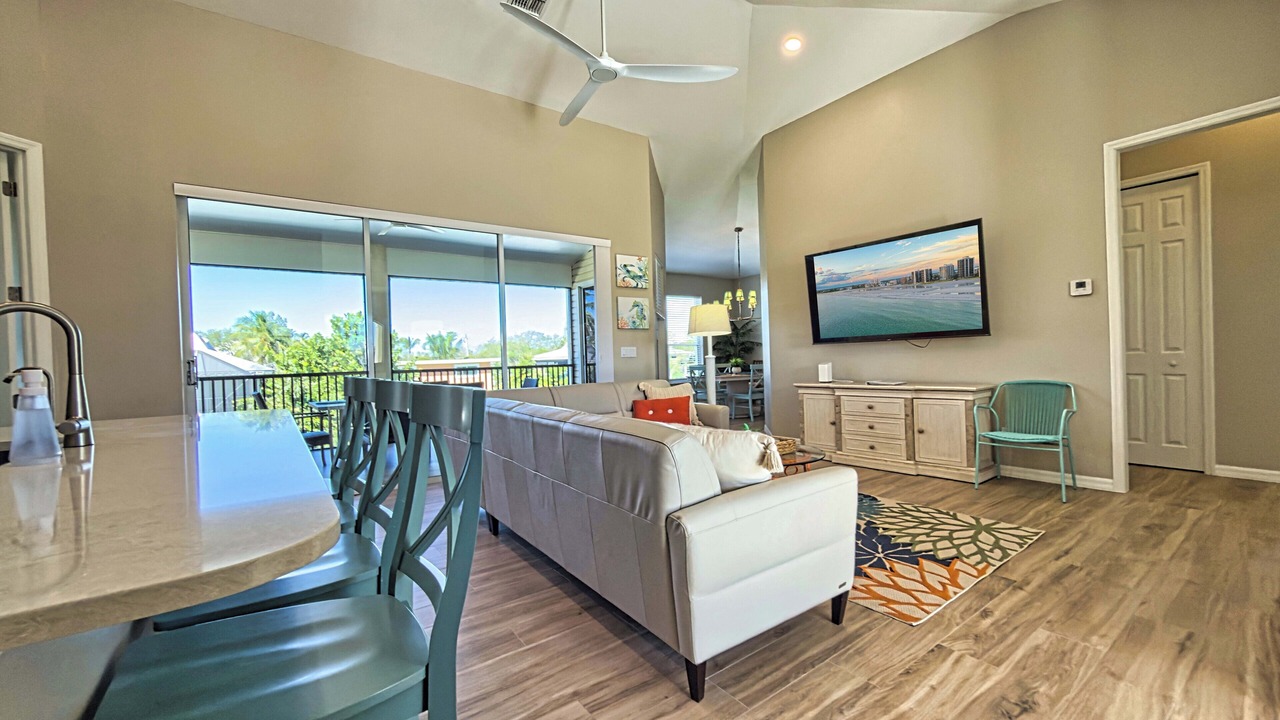 Photo of Livingroom in Mid Island